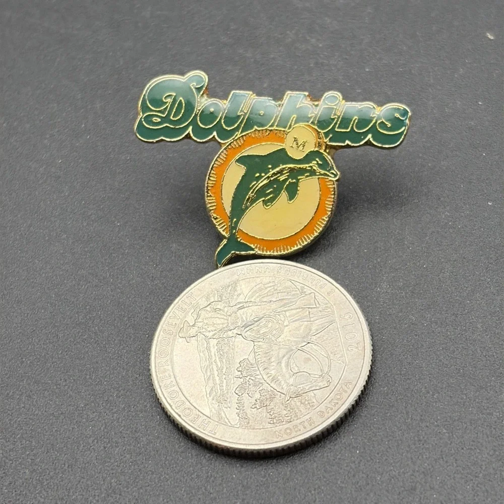 Vintage‎ 1984 NFL Football Miami Dolphins Logo Mascot Lapel Hat Pin